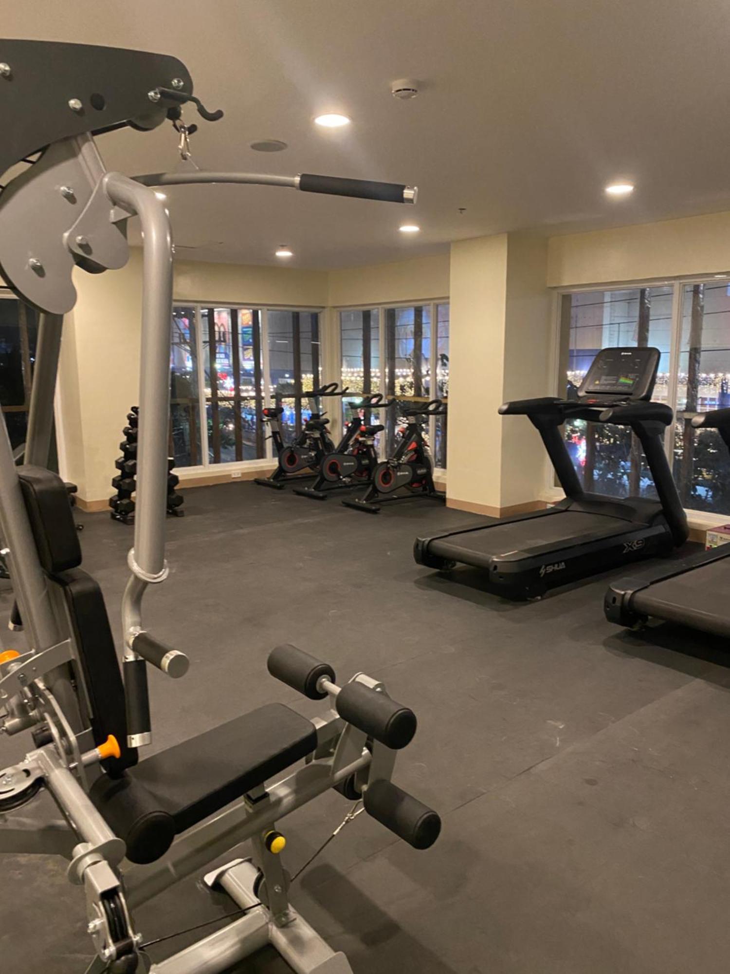 Spacious At Fairview Quezon With Very Fast Wifi Infront Of Sm Manila