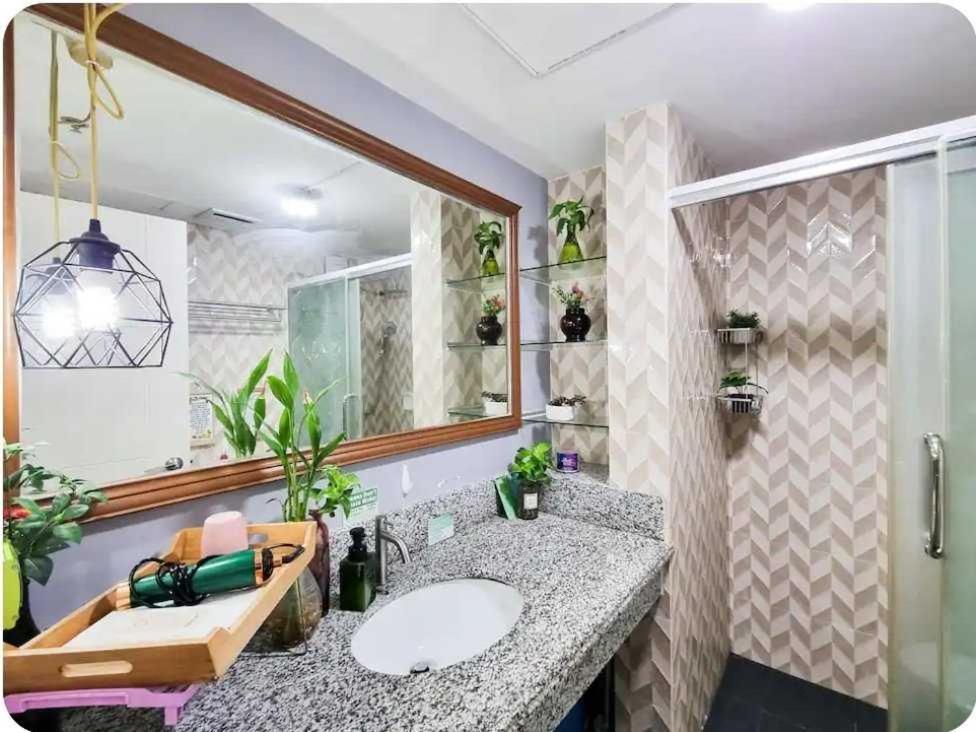 Apartment Elegant & Spacious Two-Bedroom Condo At Torre De Manila Condo With Breathtaking Views, Perfect For Relaxation & Comfort Manila