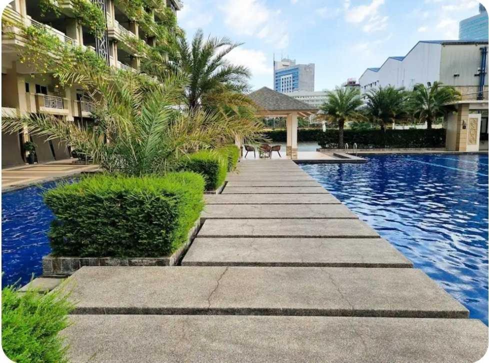 Elegant & Spacious Two-Bedroom Condo At Torre De Manila Condo With Breathtaking Views, Perfect For Relaxation & Comfort Apartment *