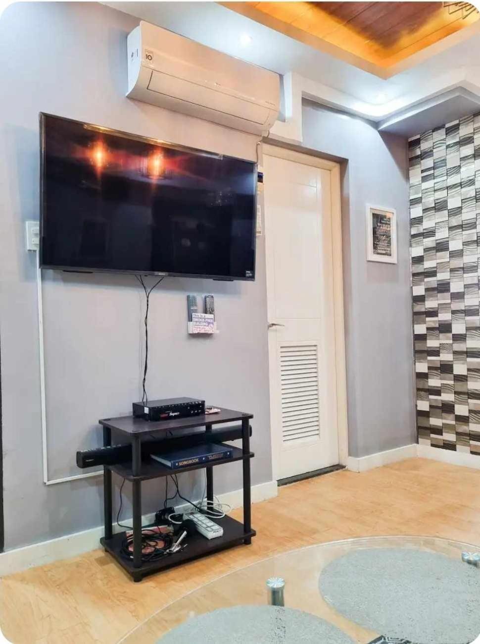 Apartment Elegant & Spacious Two-Bedroom Condo At Torre De Manila Condo With Breathtaking Views, Perfect For Relaxation & Comfort *
