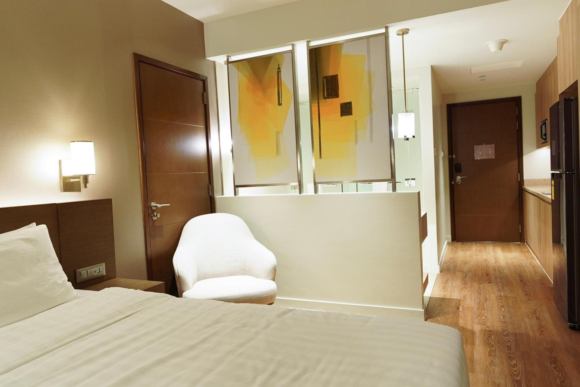 Standard Rockwell Skylineview King By Premiumstayph