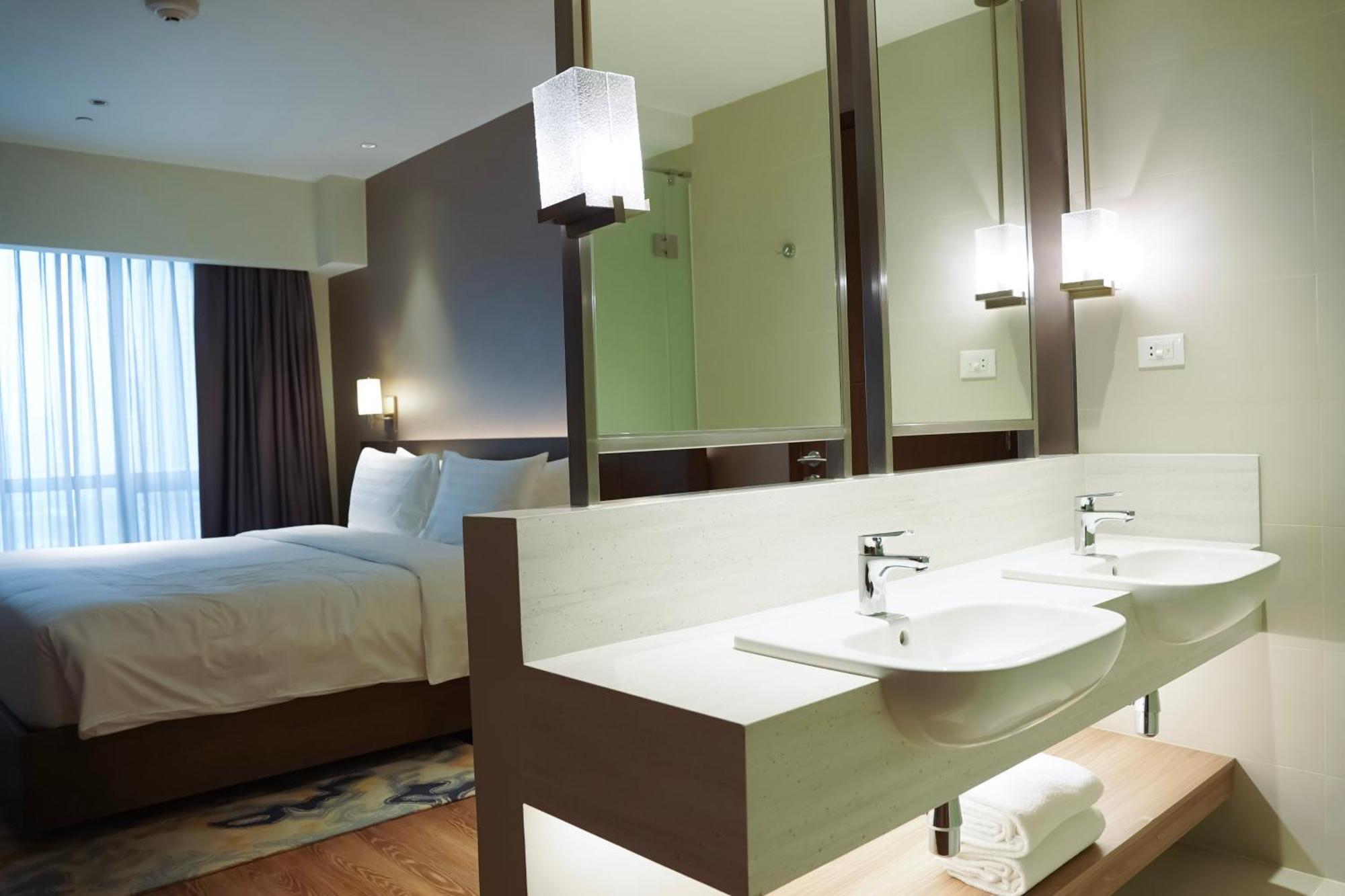 Standard Rockwell Skylineview King By Premiumstayph