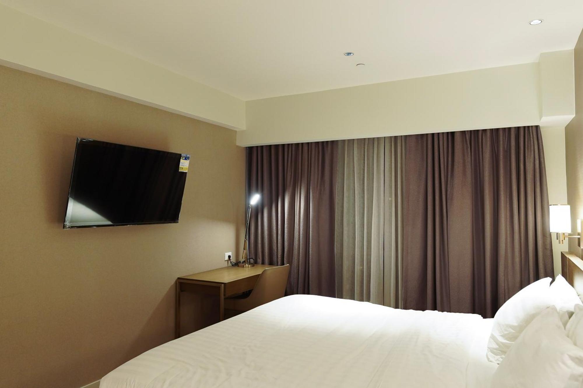 Apartment Standard Rockwell Skylineview King By Premiumstayph Manila