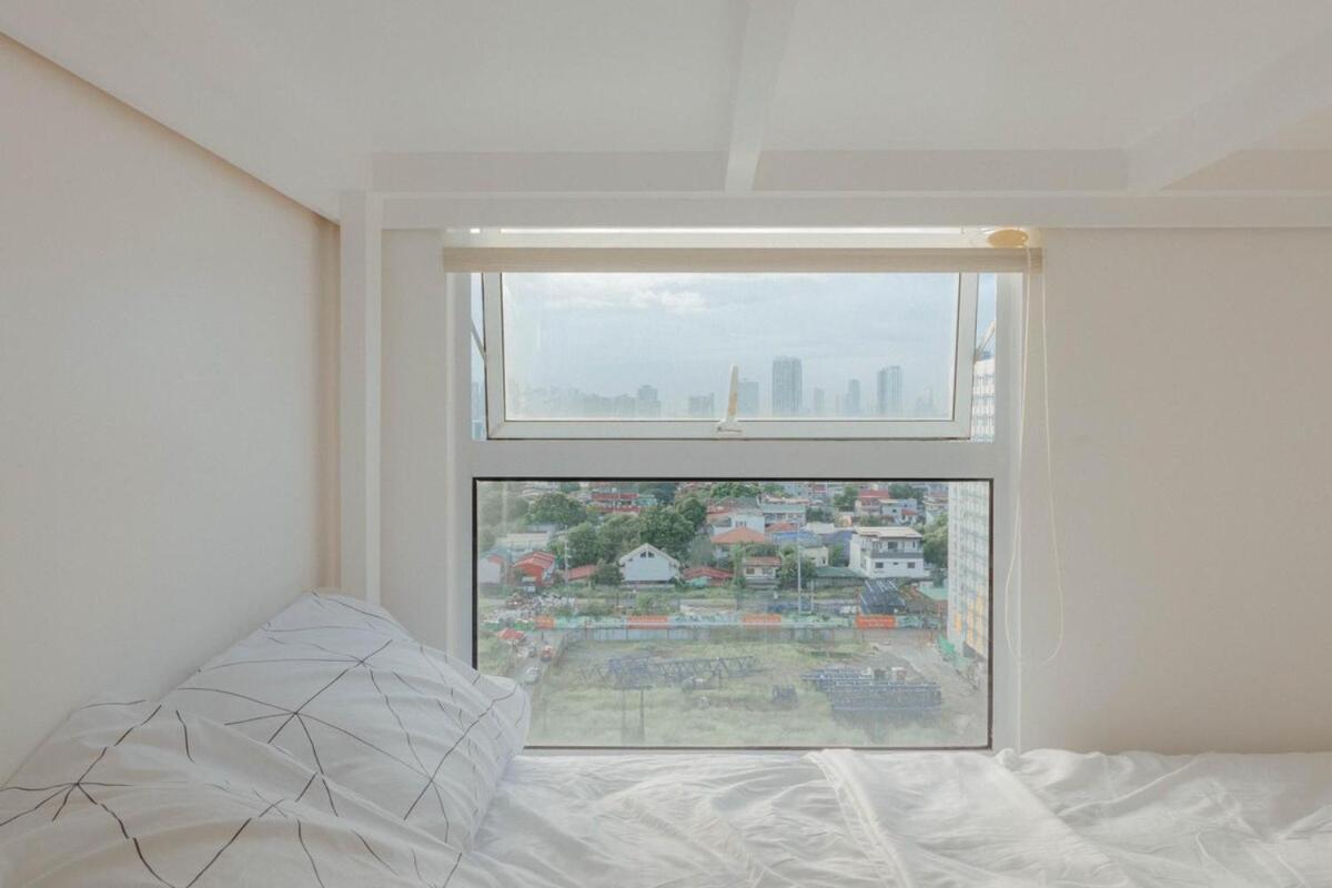 Family Friendly Urbandeca Apartment Manila
