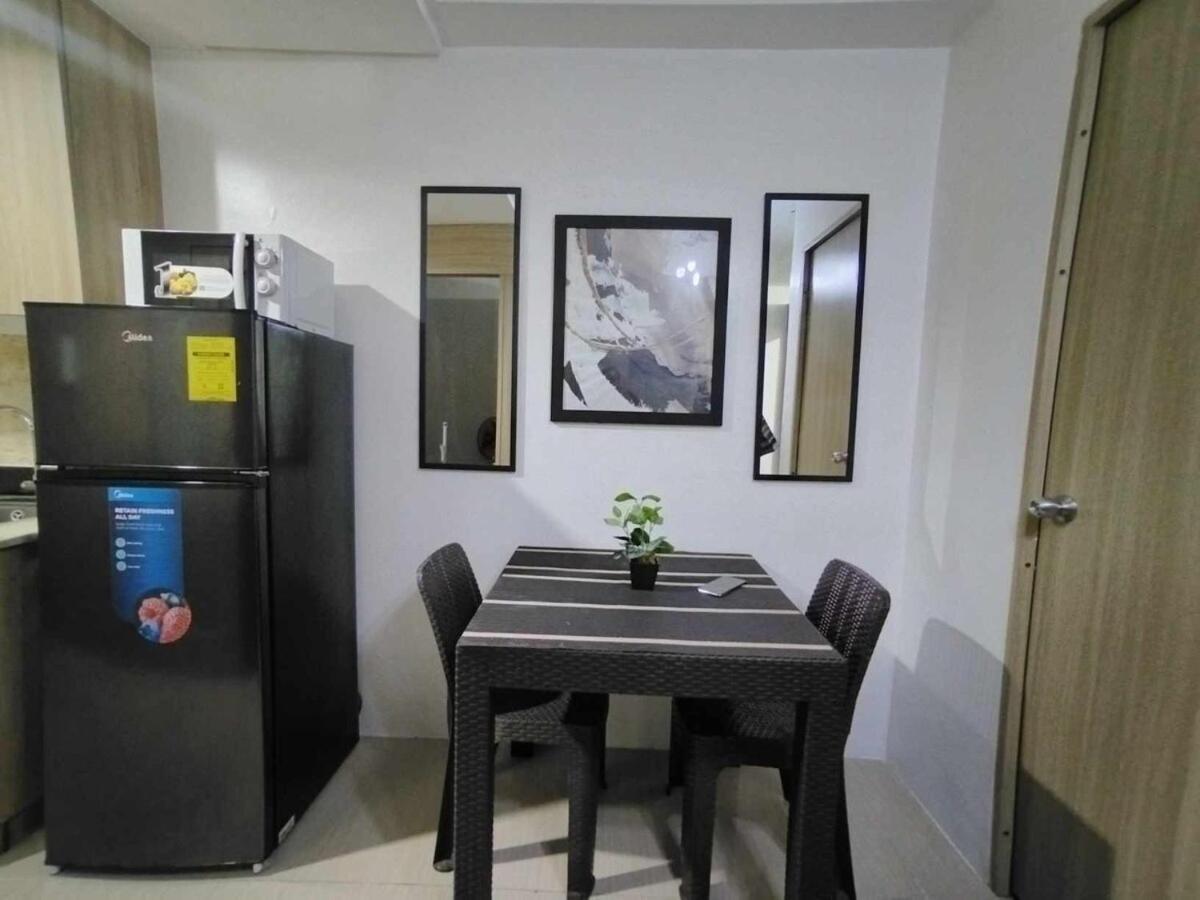 Shore 1 Residences Two Bedroom - Pool View Manila