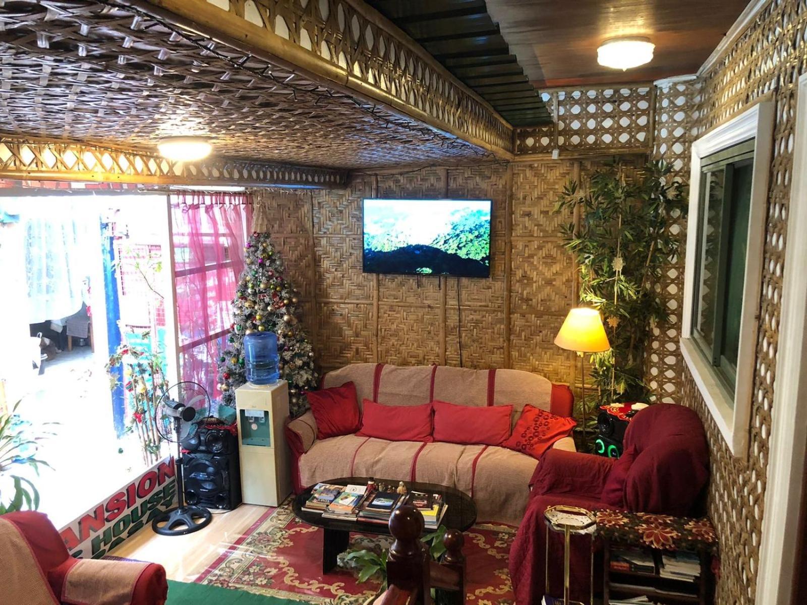 Apartment The Mansion - Backpackers Near Airport