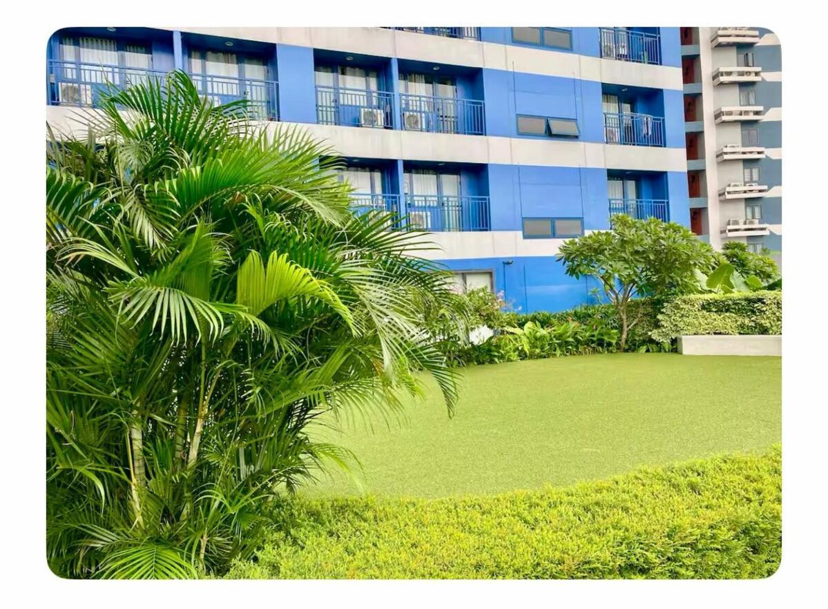 Chic Luxury Air 2 Bedroom Finest Living Air Makati Gym Swim Park 300 Apartment