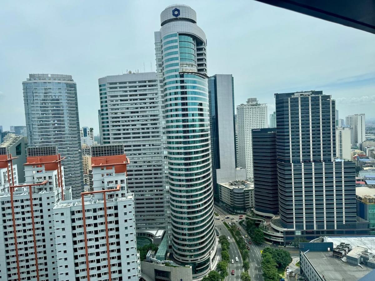 Chic Luxury Air 2 Bedroom Finest Living Air Makati Gym Swim Park 300