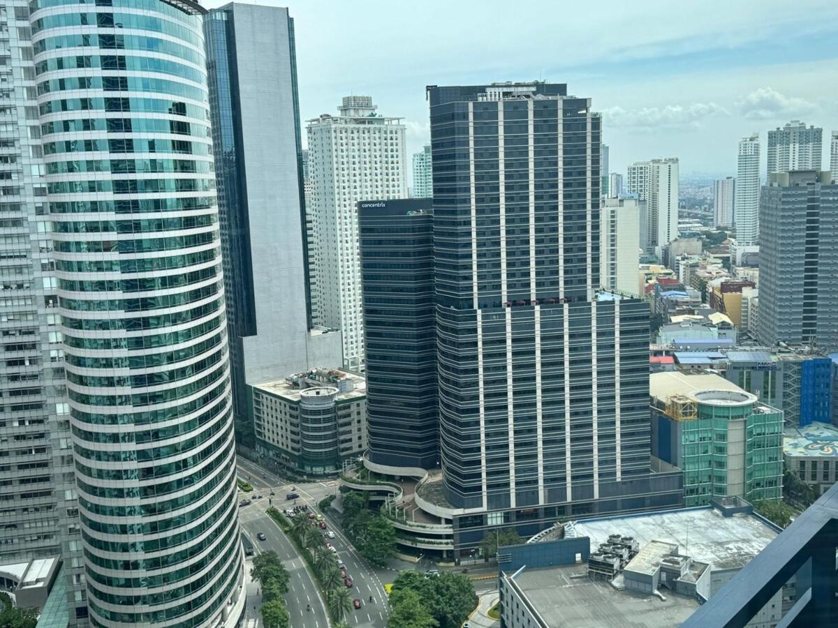 Chic Luxury Air 2 Bedroom Finest Living Air Makati Gym Swim Park 300