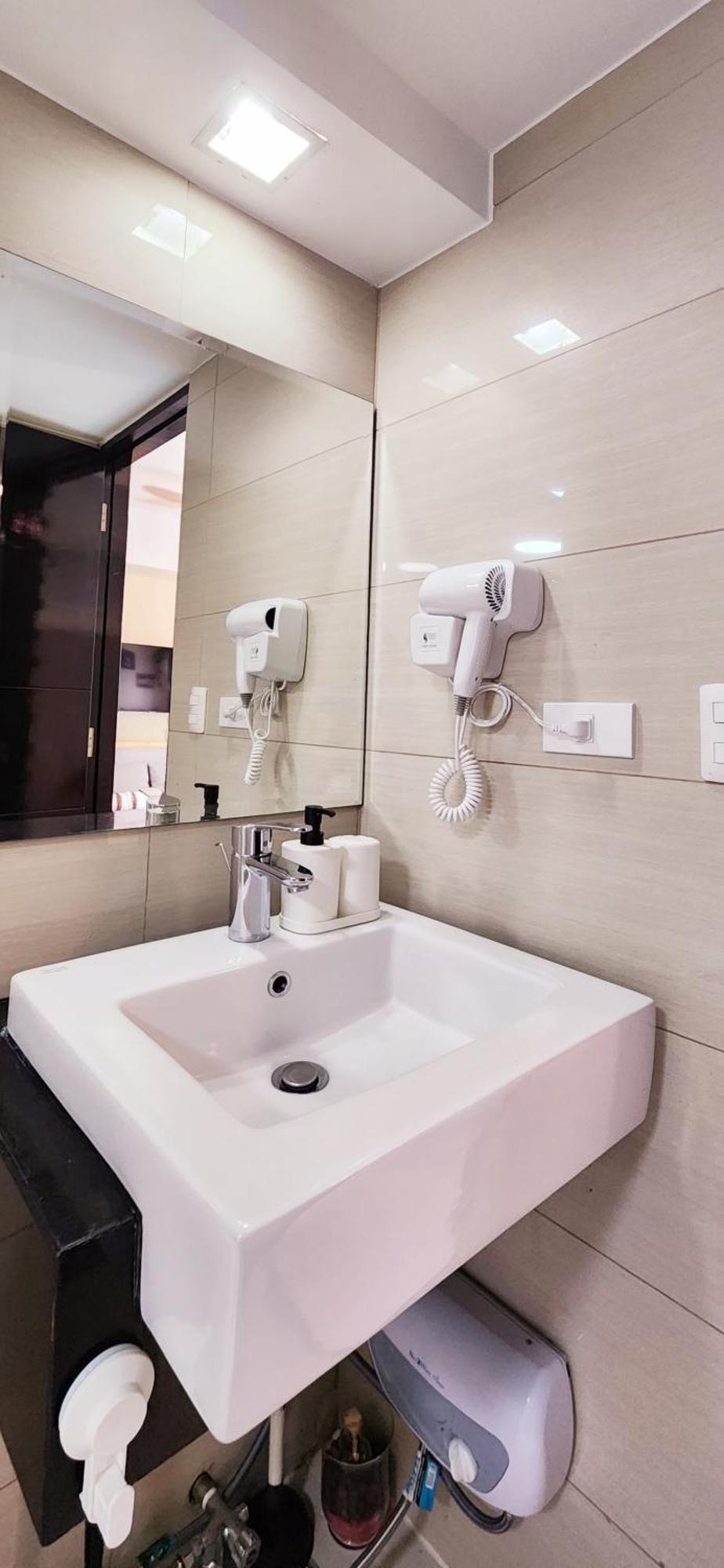 Cozy Family 8 Mins Walk To The Venice Grand Canal Mall Aparthotel Manila