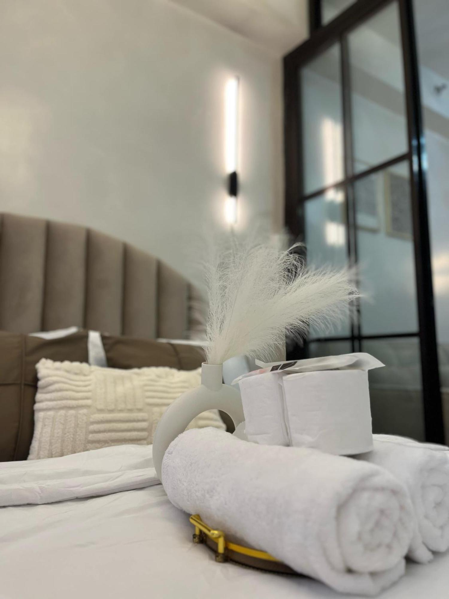 Air Residences - Elevate Escapes Makati, Location *