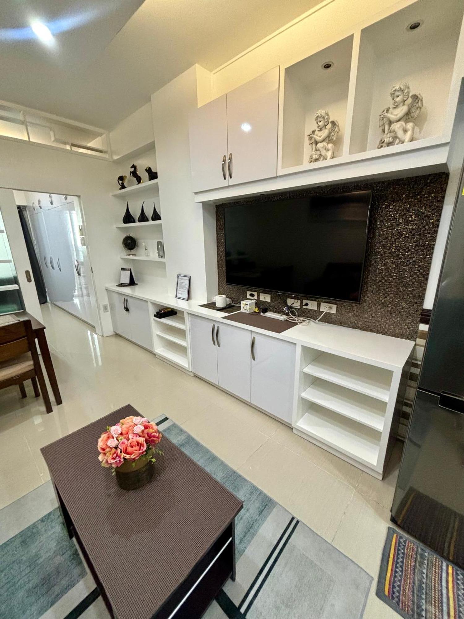White House Staycation By Trixie Datiles * Manila