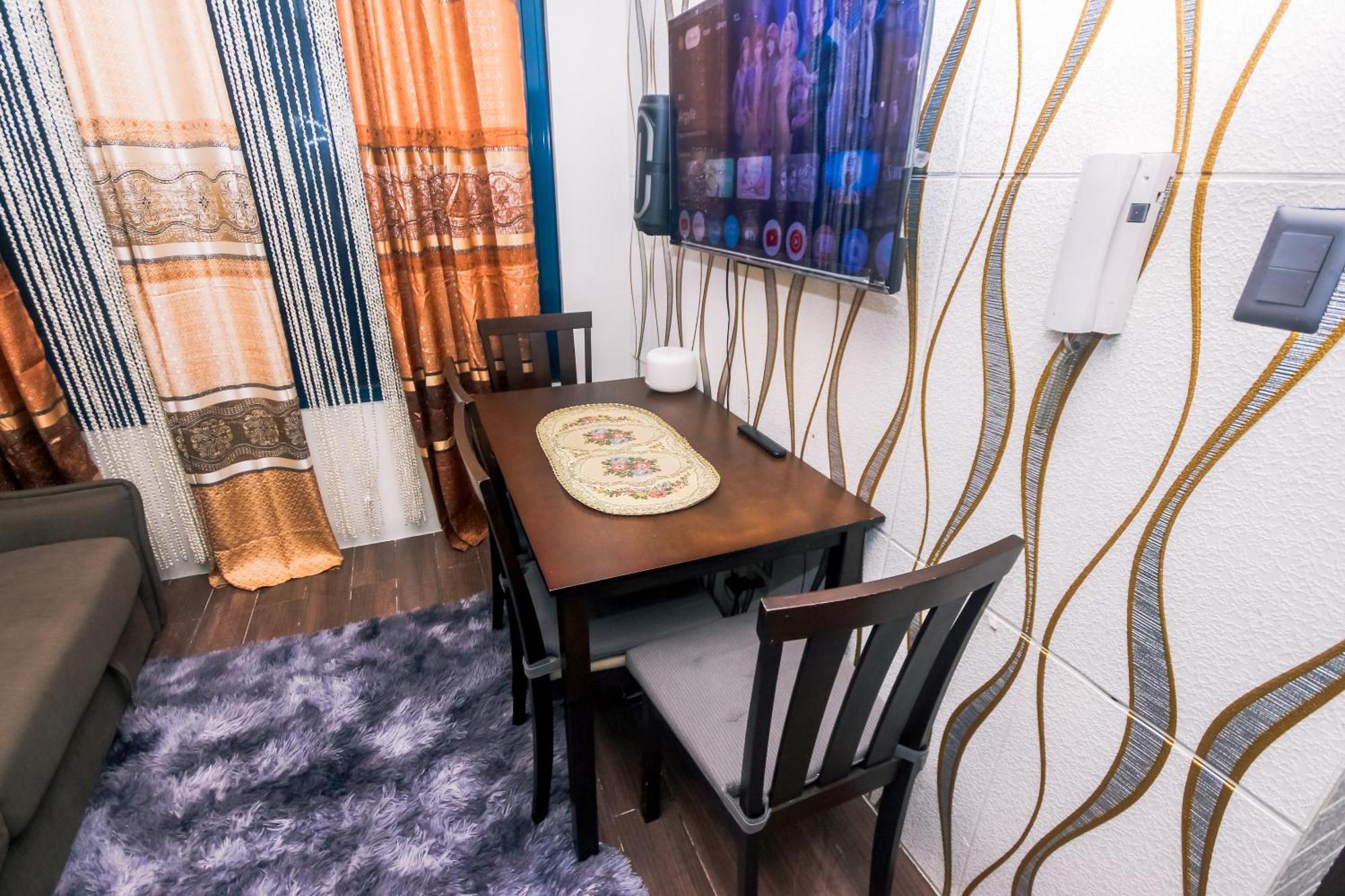 Apartment 2 Bedroom Makati Urban Playground Air Gym Swim Park 1949