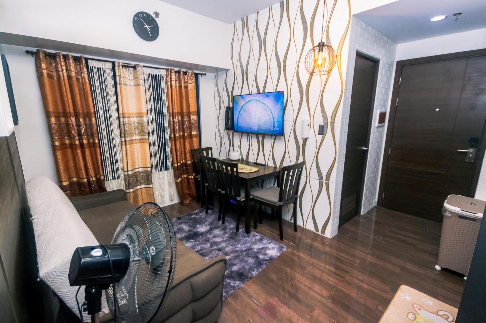 2 Bedroom Makati Urban Playground Air Gym Swim Park 1949 Apartment