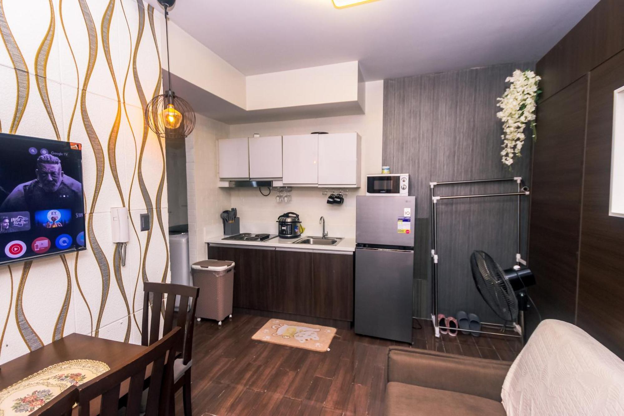 Apartment 2 Bedroom Makati Urban Playground Air Gym Swim Park 1949