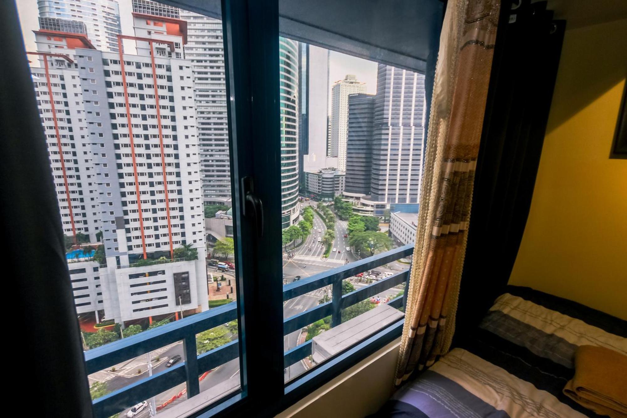 Apartment 2 Bedroom Makati Urban Playground Air Gym Swim Park 1949 Manila