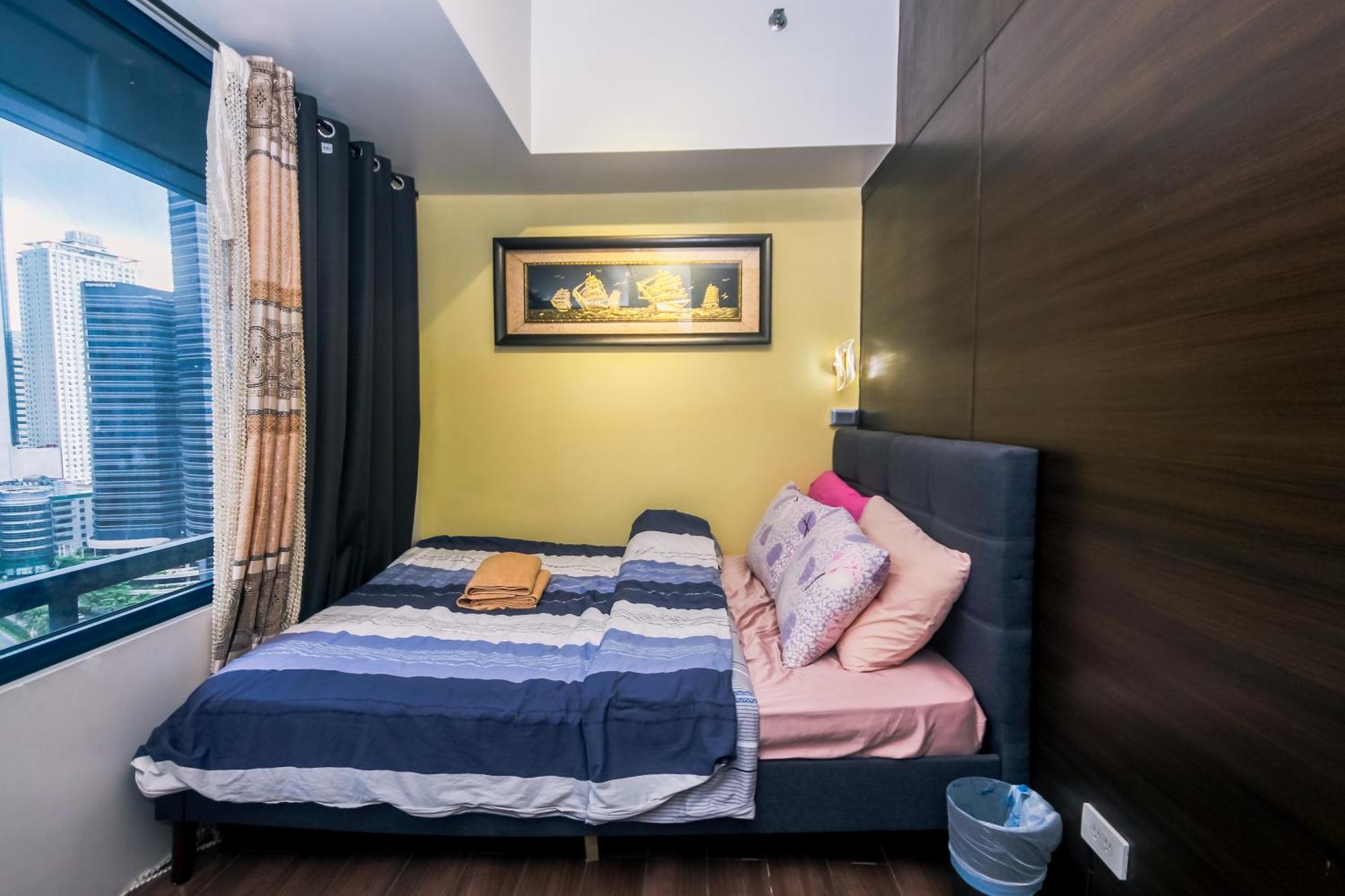 2 Bedroom Makati Urban Playground Air Gym Swim Park 1949 Apartment *