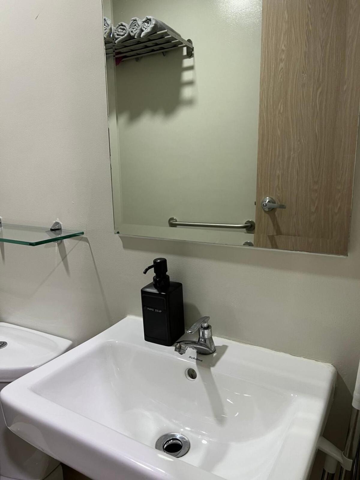 1br Luxury Bed, Movie Room, Swimming Pool Access