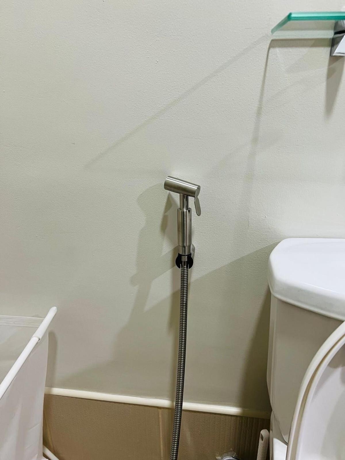 Apartment 1br Luxury Bed, Movie Room, Swimming Pool Access Manila