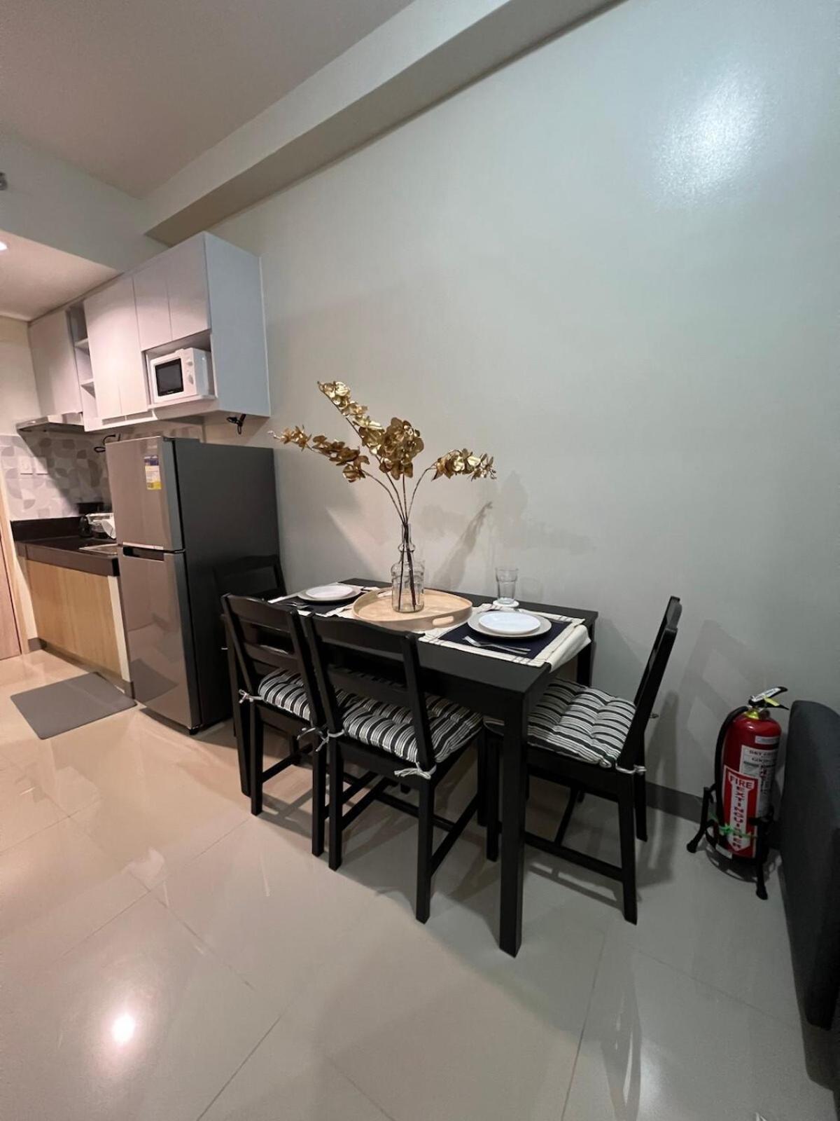 1br Luxury Bed, Movie Room, Swimming Pool Access Apartment *