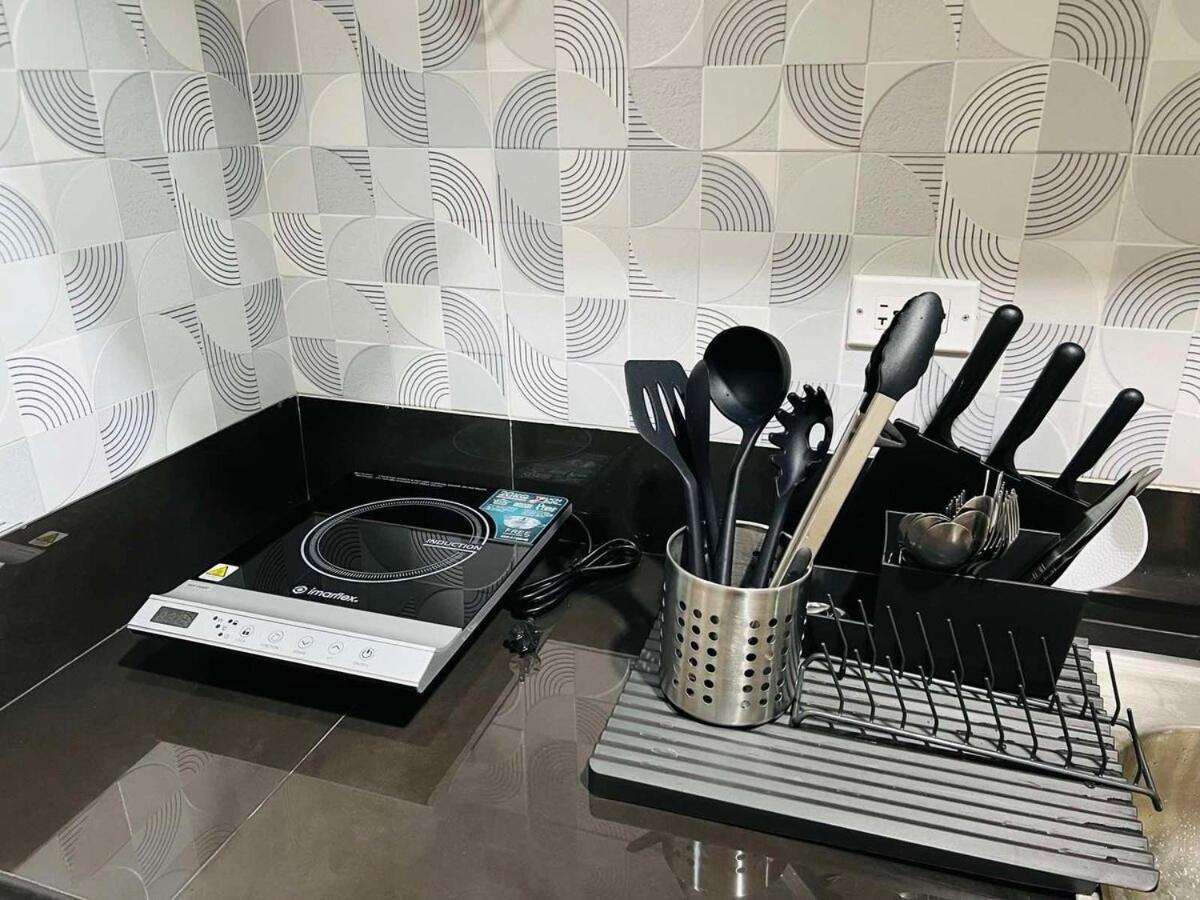 Apartment 1br Luxury Bed, Movie Room, Swimming Pool Access Manila