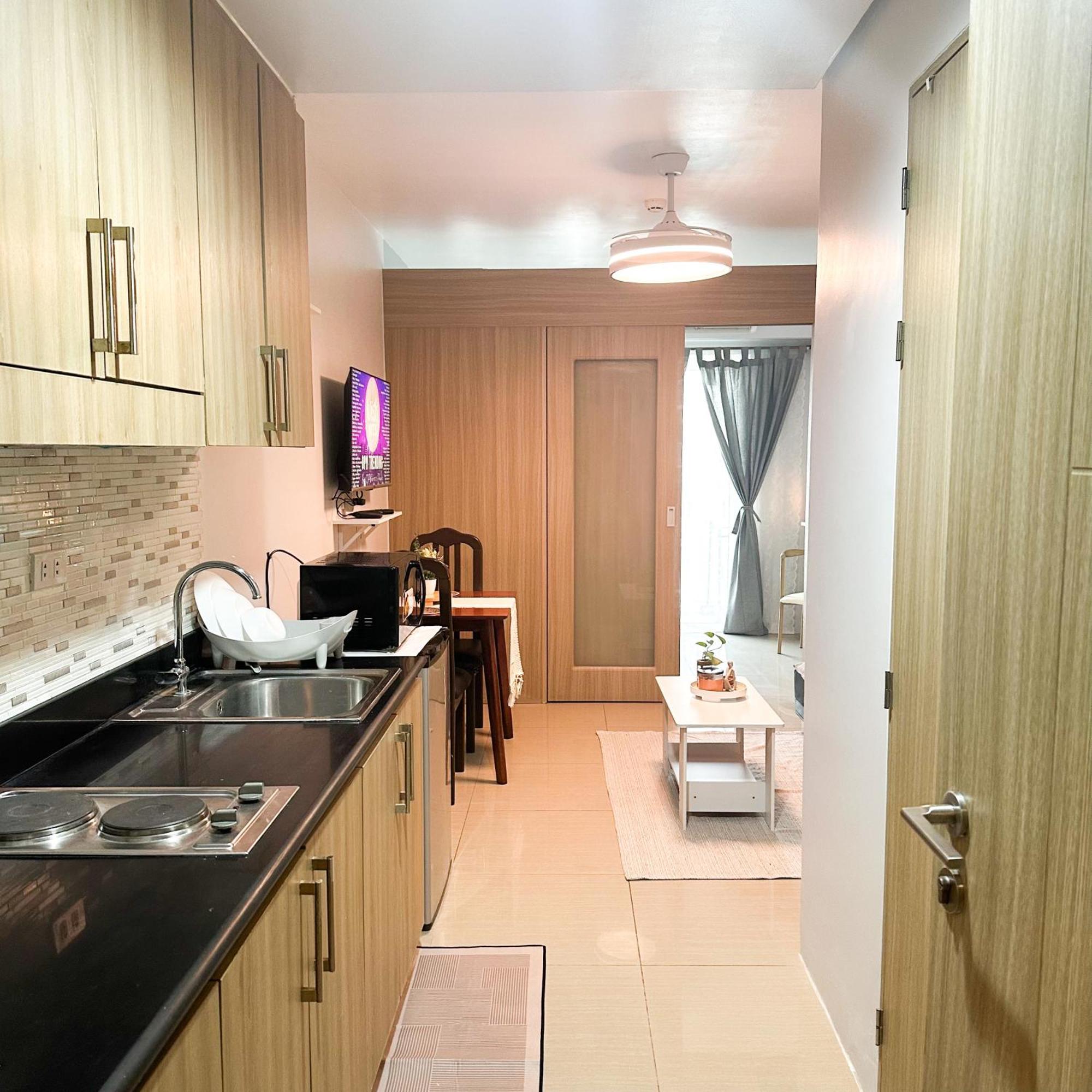 Crizzy's Hub Crizel At Shore Residences Apartment