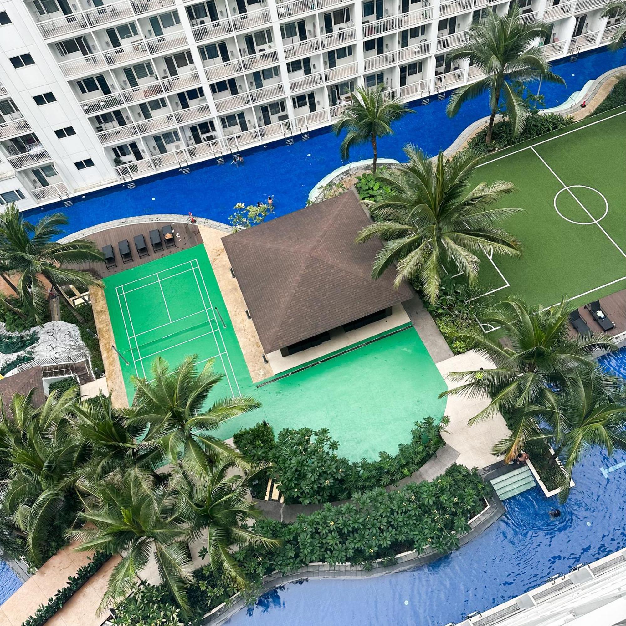 Crizzy's Hub Crizel At Shore Residences Apartment Manila