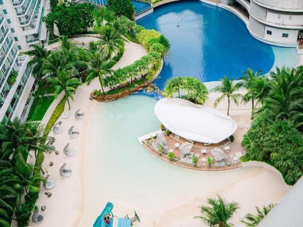 Miami Tower - Azure Urban Residences *