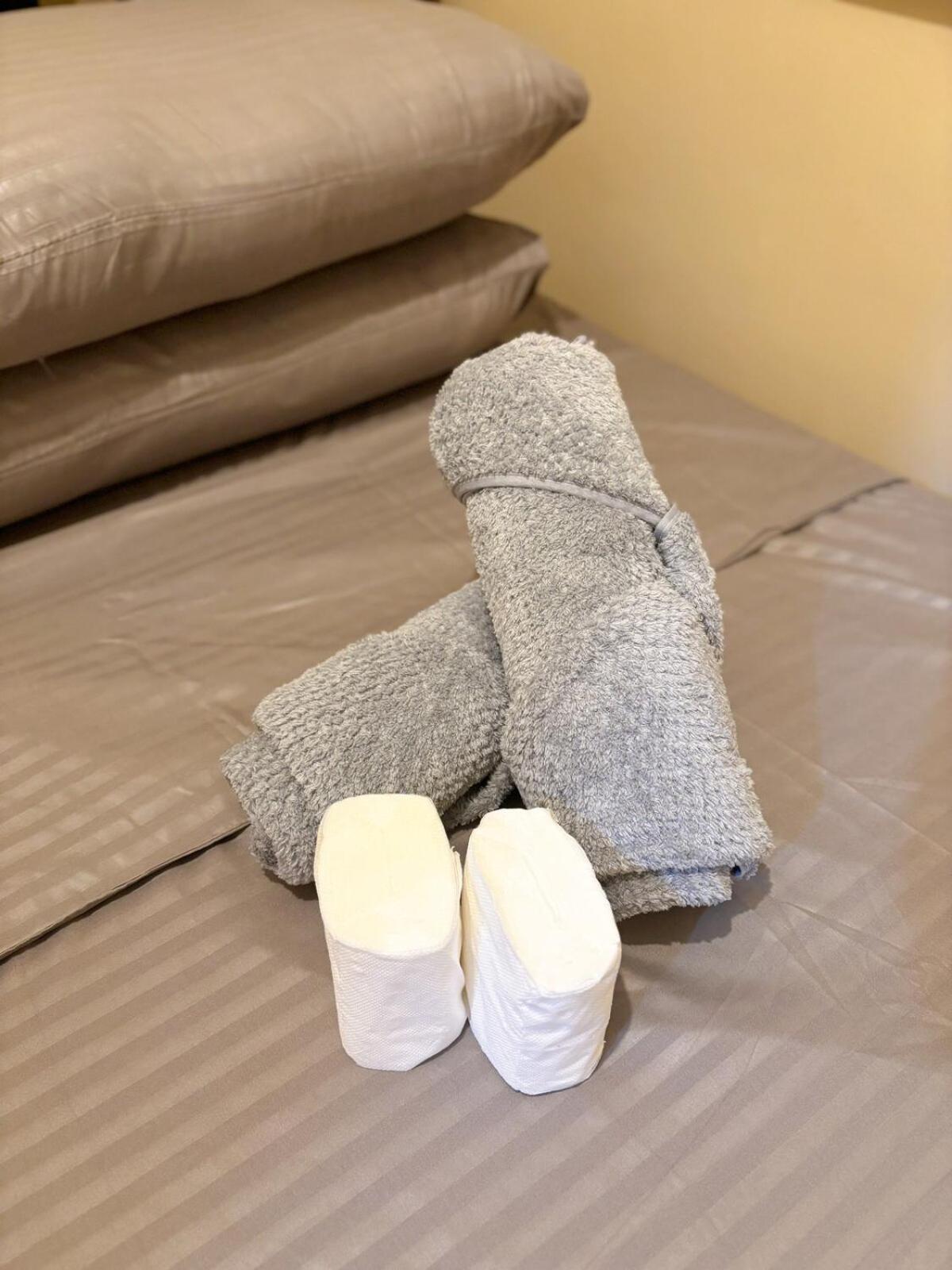 Cozy 2br Free Pool Access *