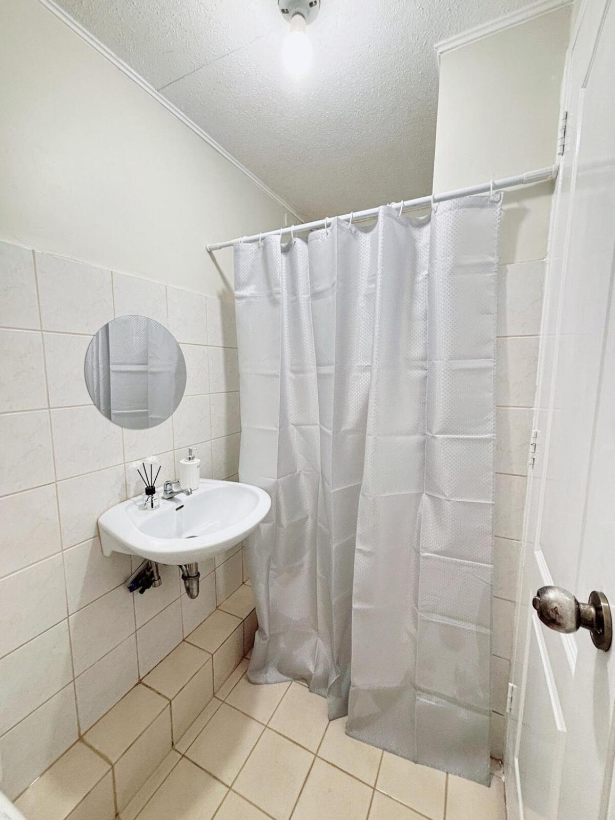 Cozy 2br Free Pool Access Apartment