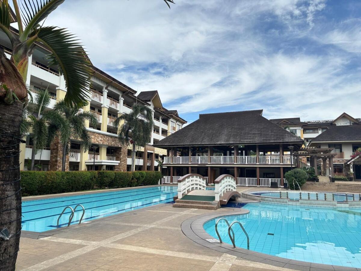 Cozy 2br Free Pool Access Apartment Manila