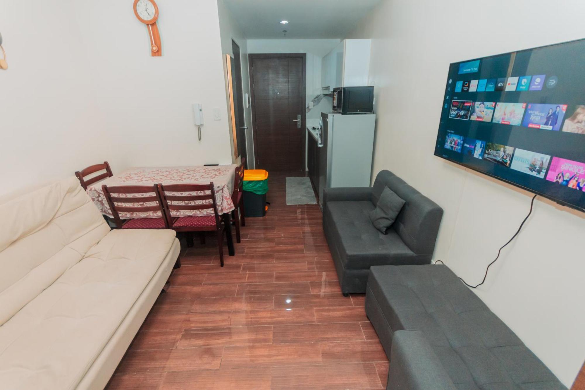 Apartment The Quirk Air Makati Swim Gym Park Eat Laugh 3301