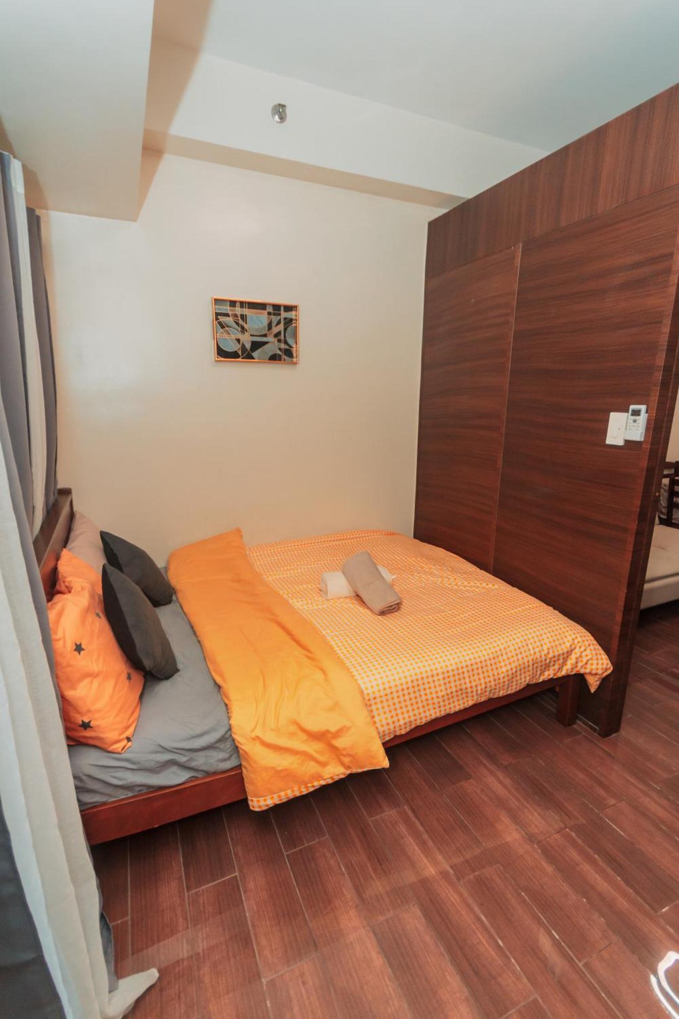 The Quirk Air Makati Swim Gym Park Eat Laugh 3301 Apartment