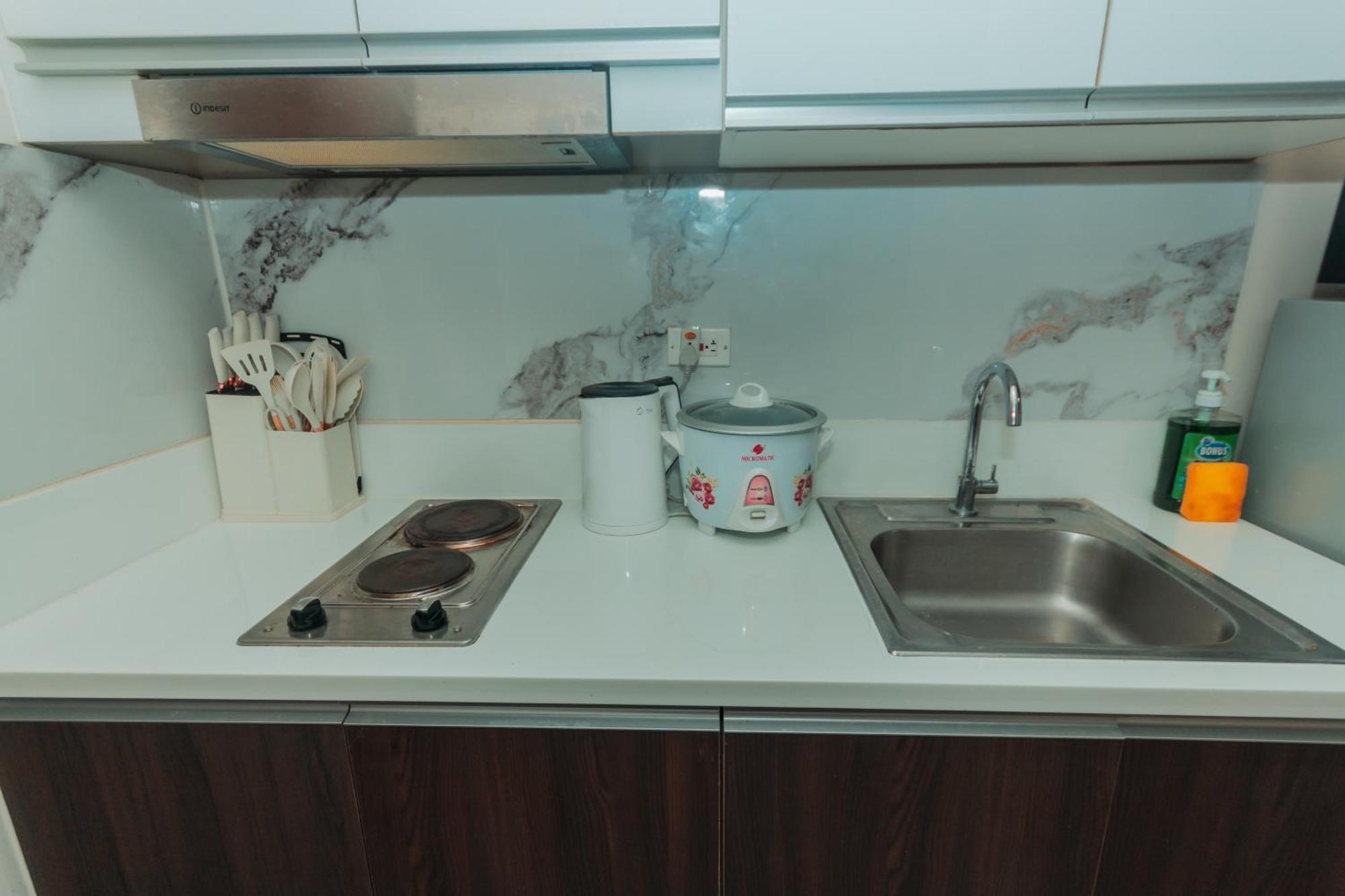 Apartment The Quirk Air Makati Swim Gym Park Eat Laugh 3301