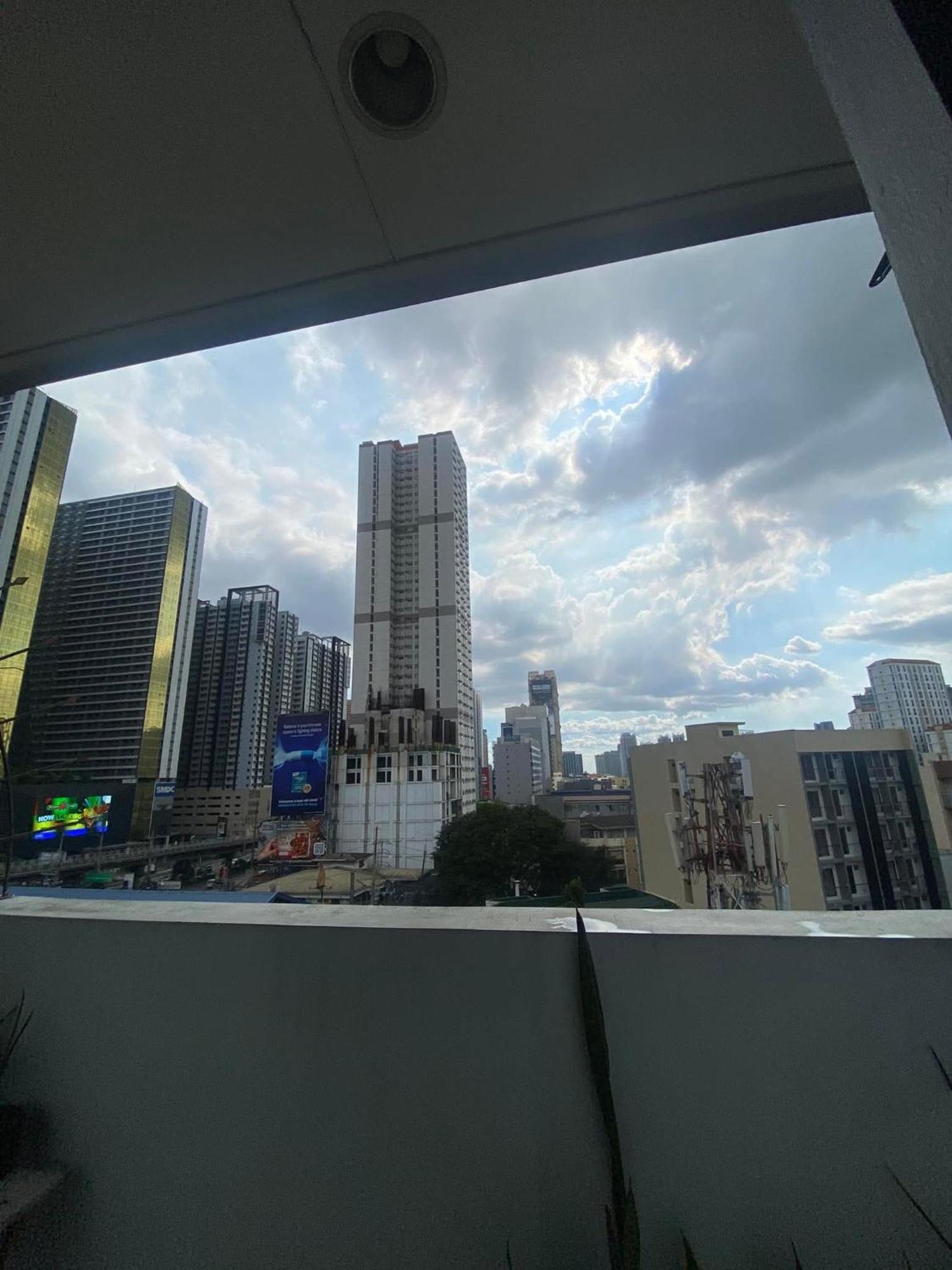 Apartment Ohana Buenbyahe Affordable Staycation At F Residences Near At Mrt Shaw Megamall And Starmall *