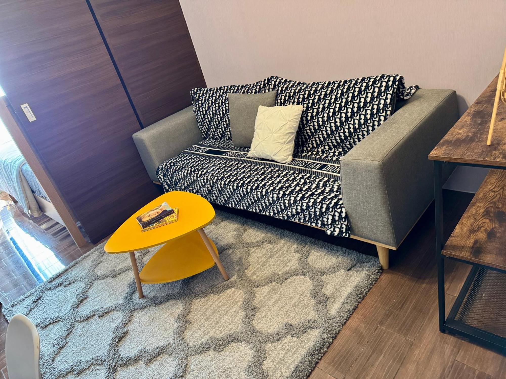 Bliss Chill Vibes Makati 5338 Netflix Swim Gym Park Superfast Net * Manila