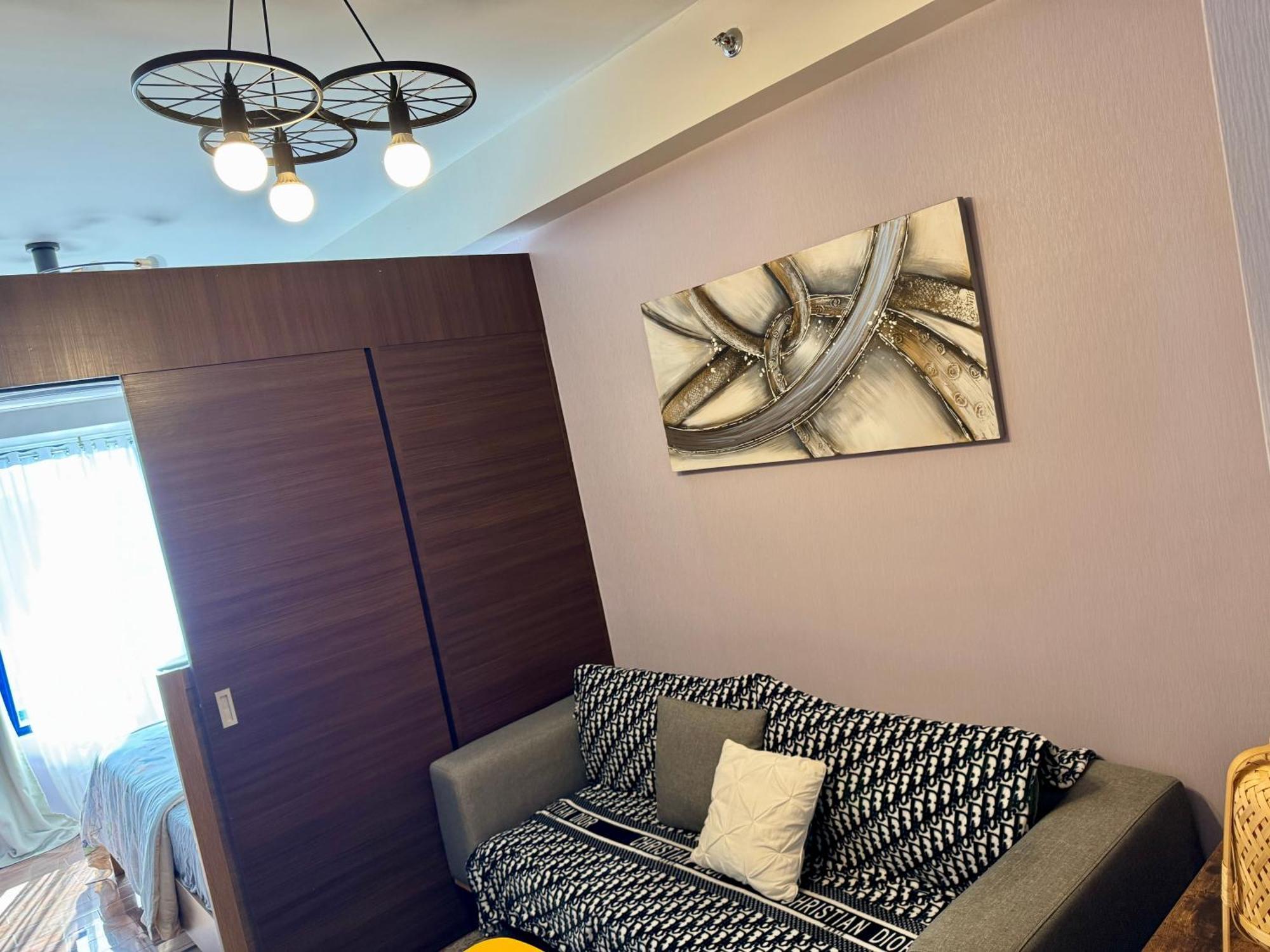 Bliss Chill Vibes Makati 5338 Netflix Swim Gym Park Superfast Net Apartment