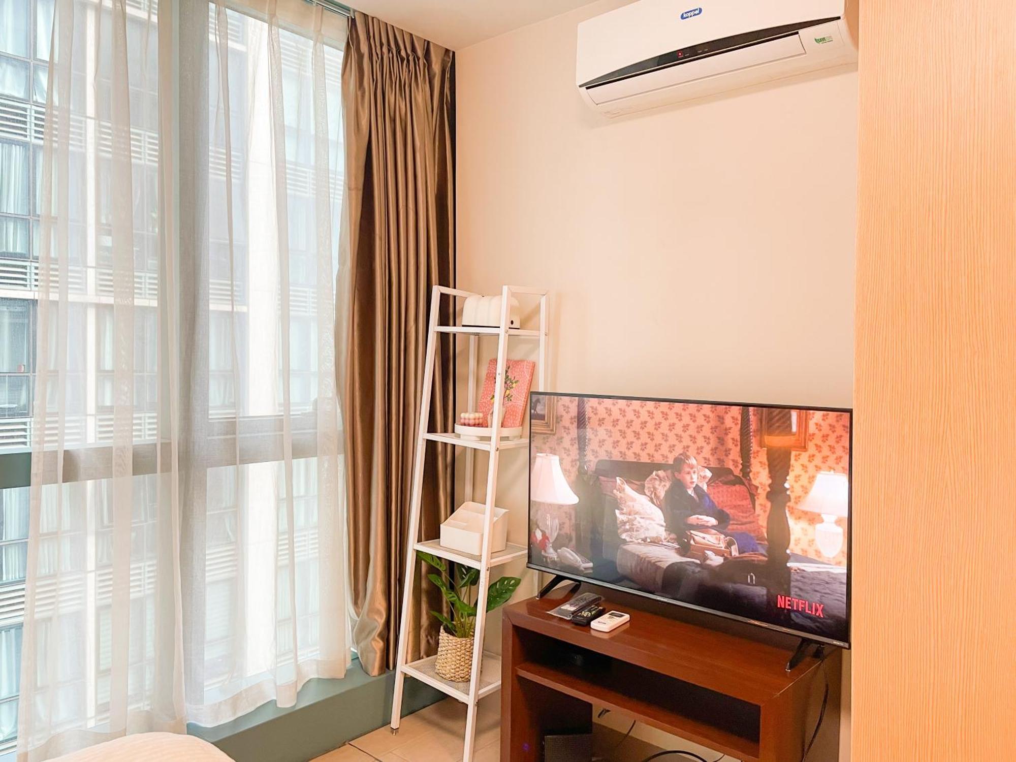 Holiday home Luxury Bgc Condo, Steps To Uptown Mall #oursw31i
