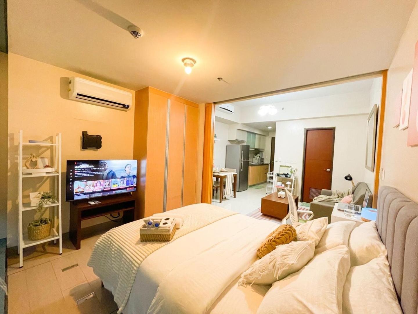 Bgc's Near Uptown Mall #oursw15o Holiday home Manila