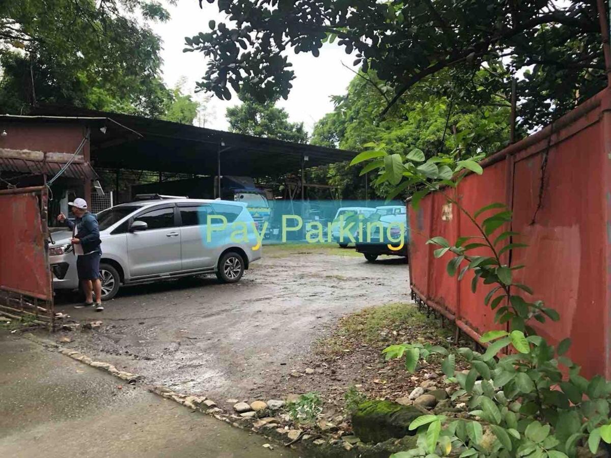 Summer Pod Basketball, Pool, Board Games Apartment Manila