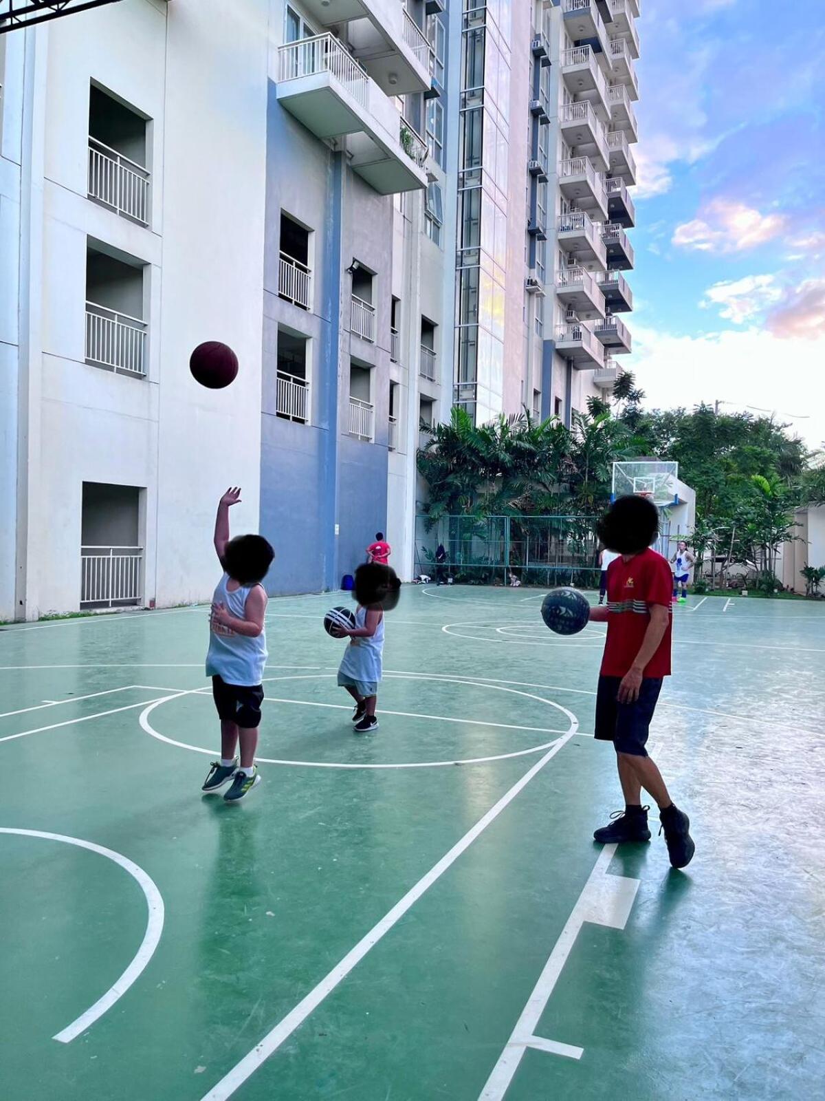 Summer Pod Basketball, Pool, Board Games