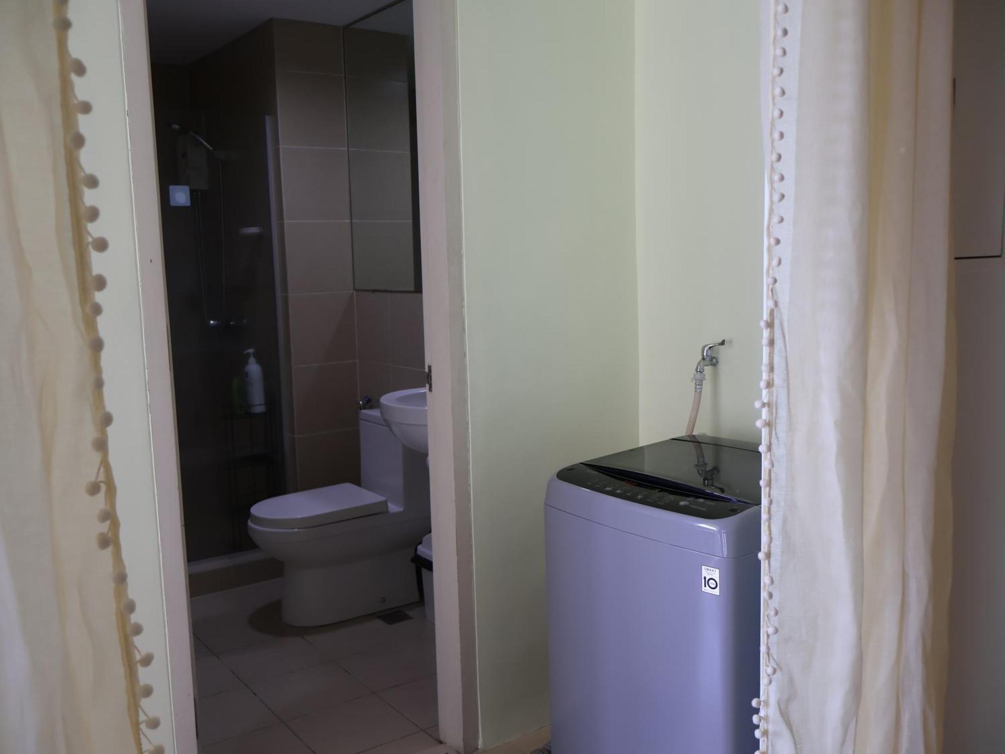 Simple&convience 1br In Bgc Near Hight Street Sm Aura Manila