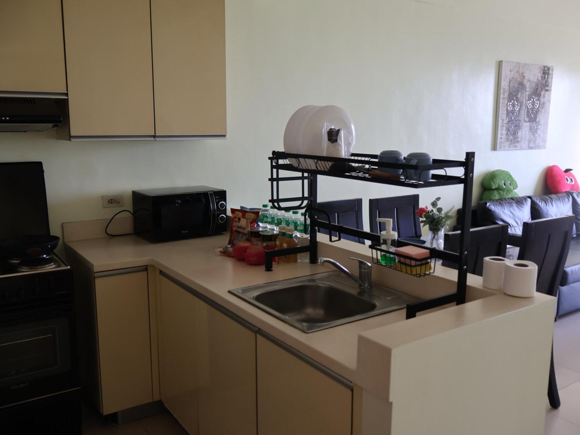 Simple&convience 1br In Bgc Near Hight Street Sm Aura Apartment