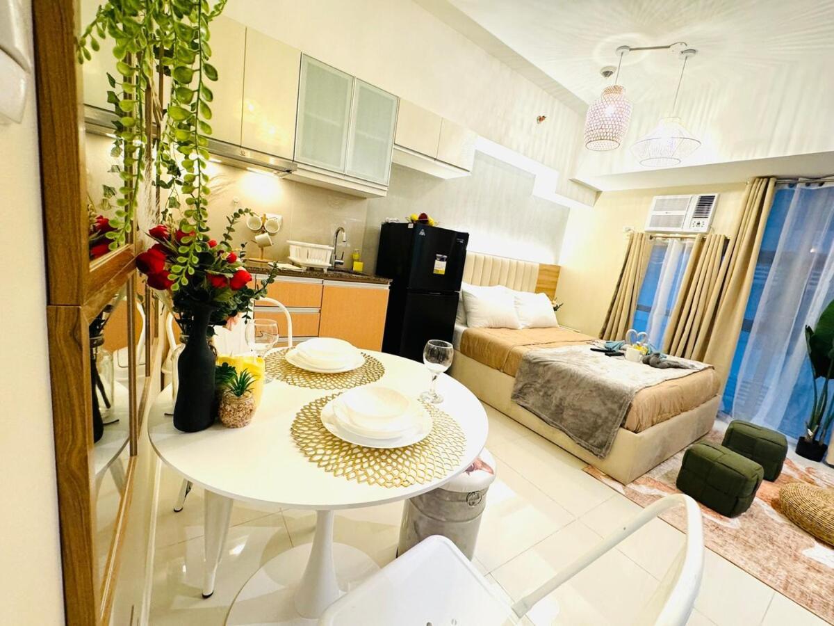 Staycation Near Venice Mall Mckinley Taguig Apartment *