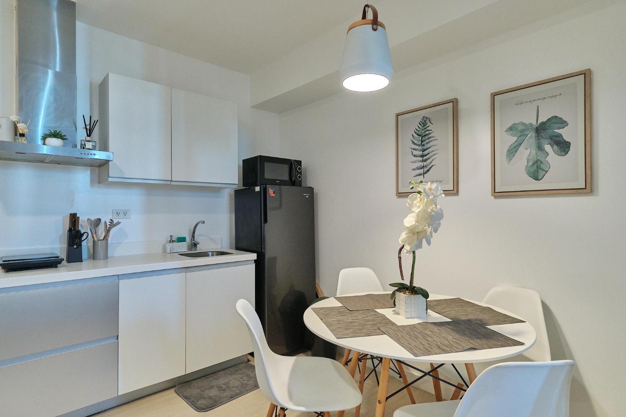 Bahamas Tower Azure Urban Residences By Nestled Nook * Manila