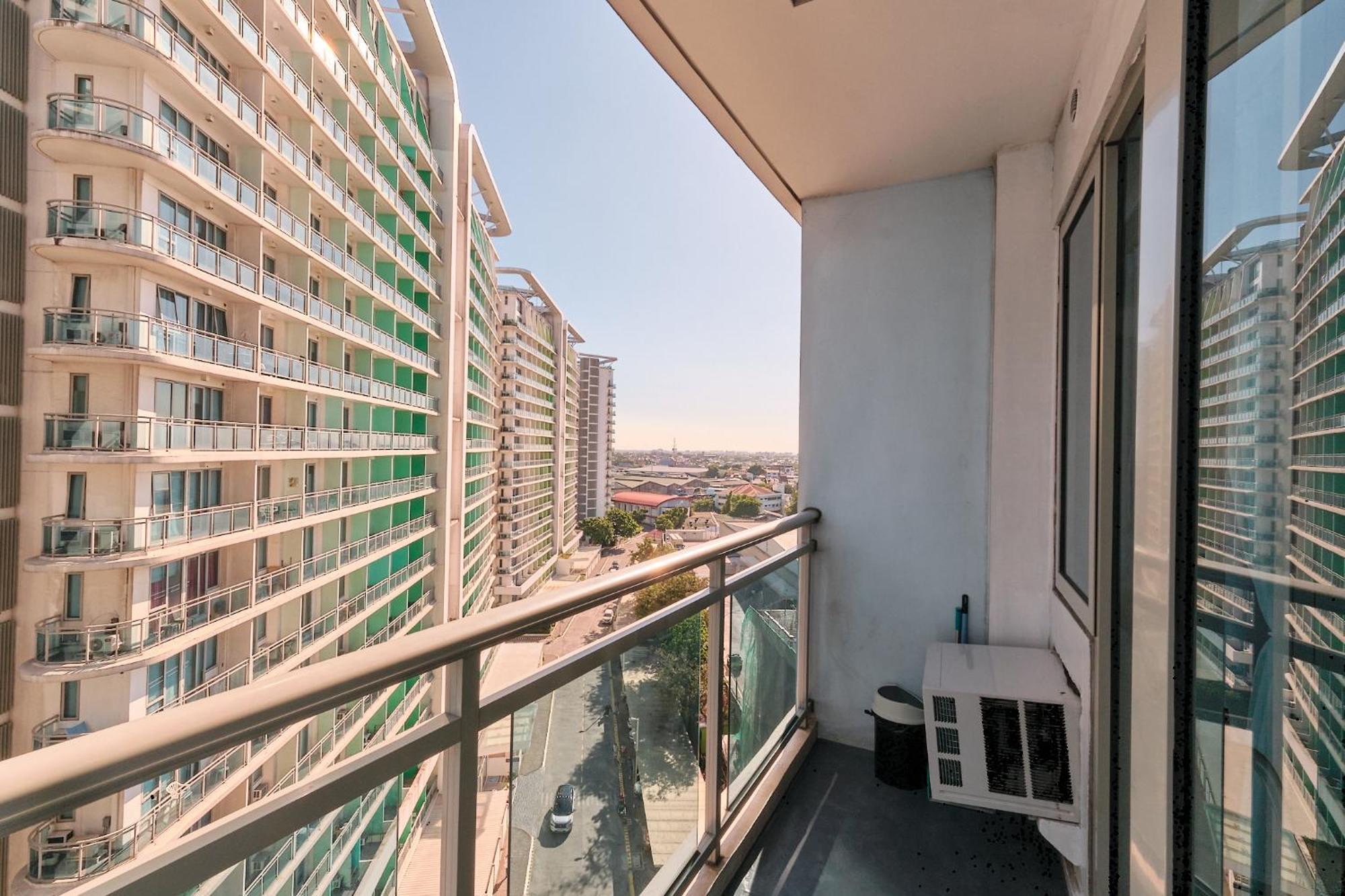 Bahamas Tower Azure Urban Residences By Nestled Nook Apartment Manila
