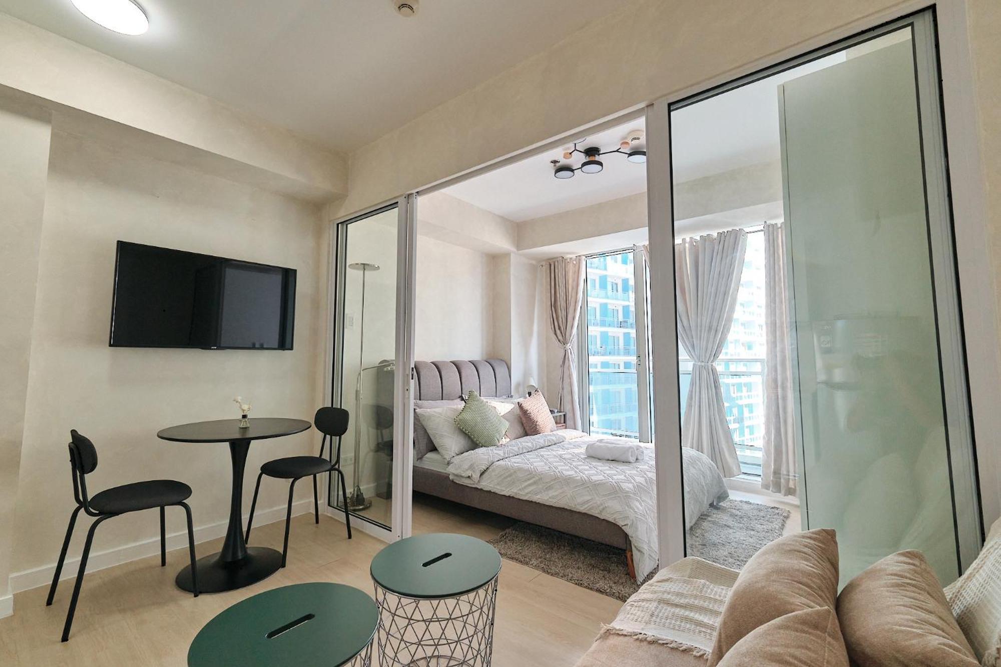 Apartment Bahamas Tower Azure Urban Residences By Nestled Nook