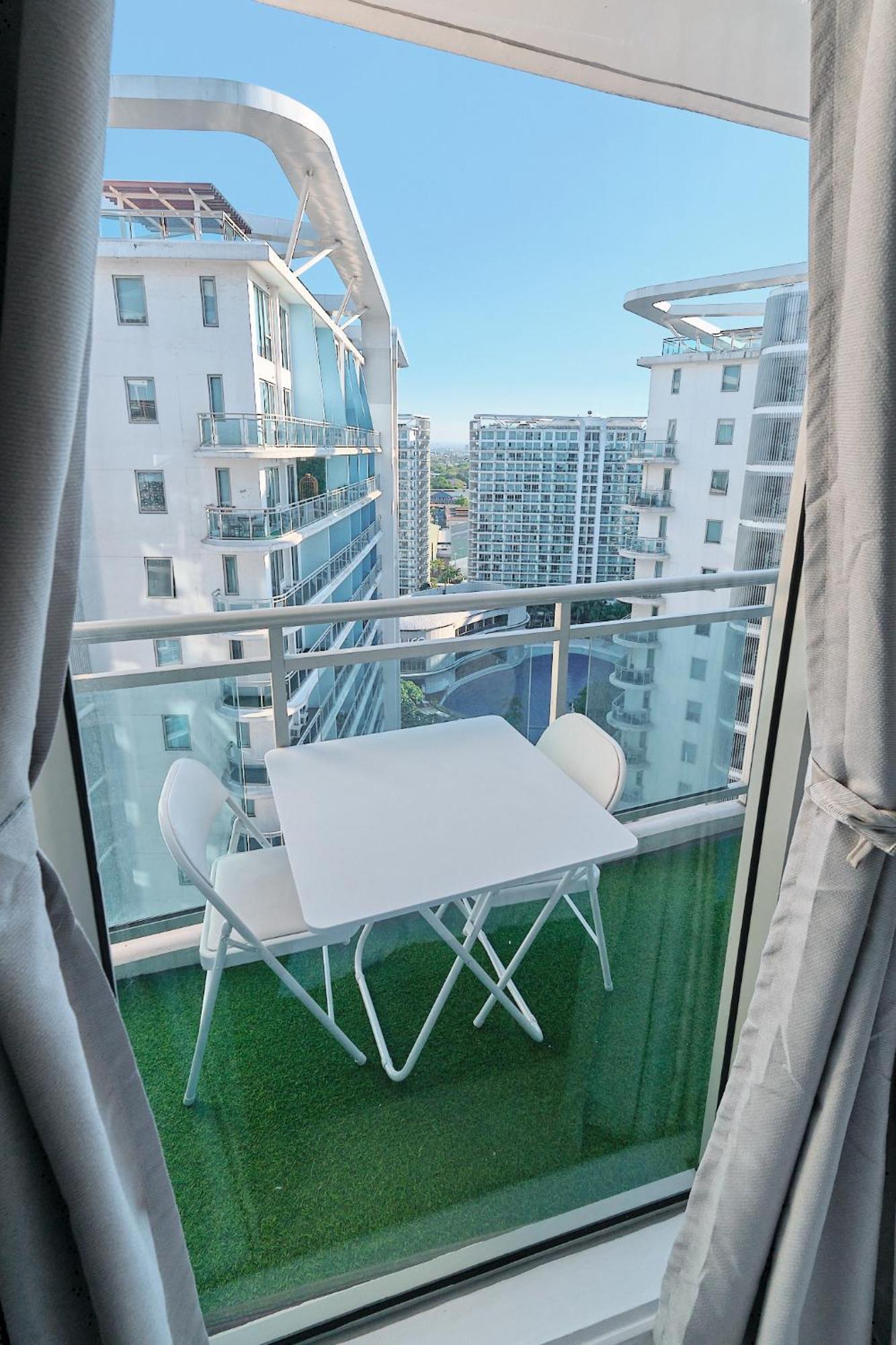 Bahamas Tower Azure Urban Residences By Nestled Nook * Manila