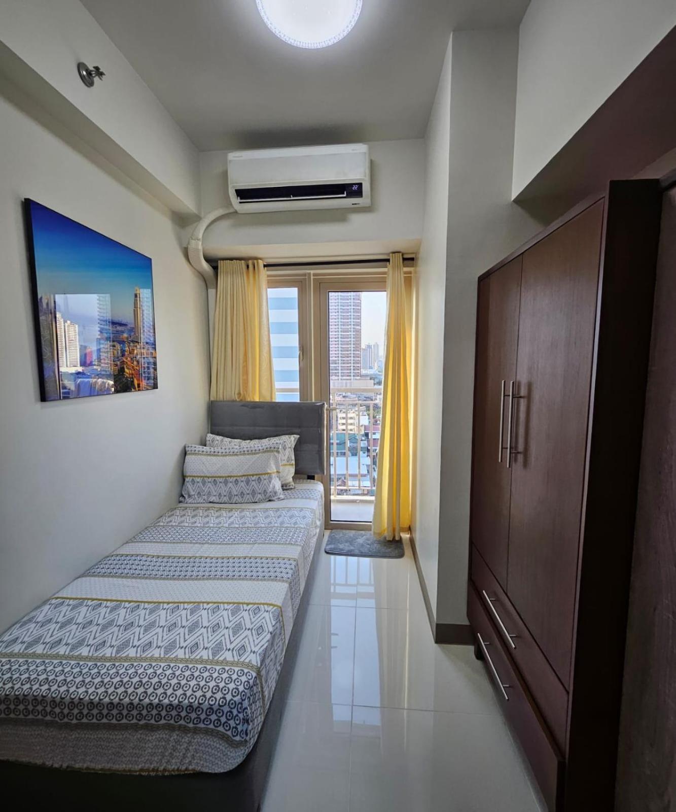 2 Bedroom Near Picc, Ccp, Wtc & Star At Coast Residences, Pasay Manila