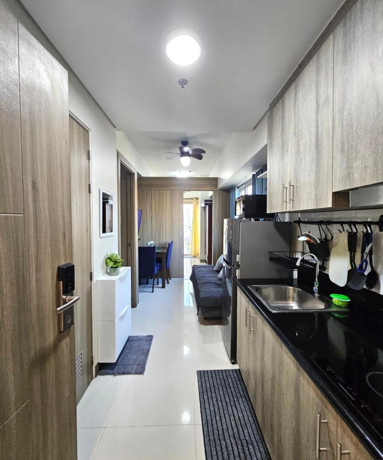 2 Bedroom Near Picc, Ccp, Wtc & Star At Coast Residences, Pasay